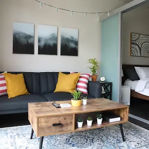 Apartment Queen Anne Abode - 1 Block From Cpa! - Free Parking!, Seattle